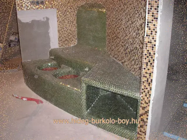 íves mosdó fal