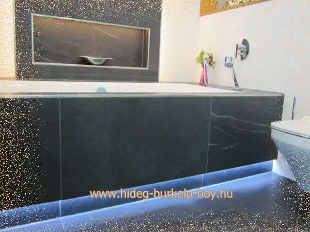 fürdőszoba rejtett led világítás klád belépőben